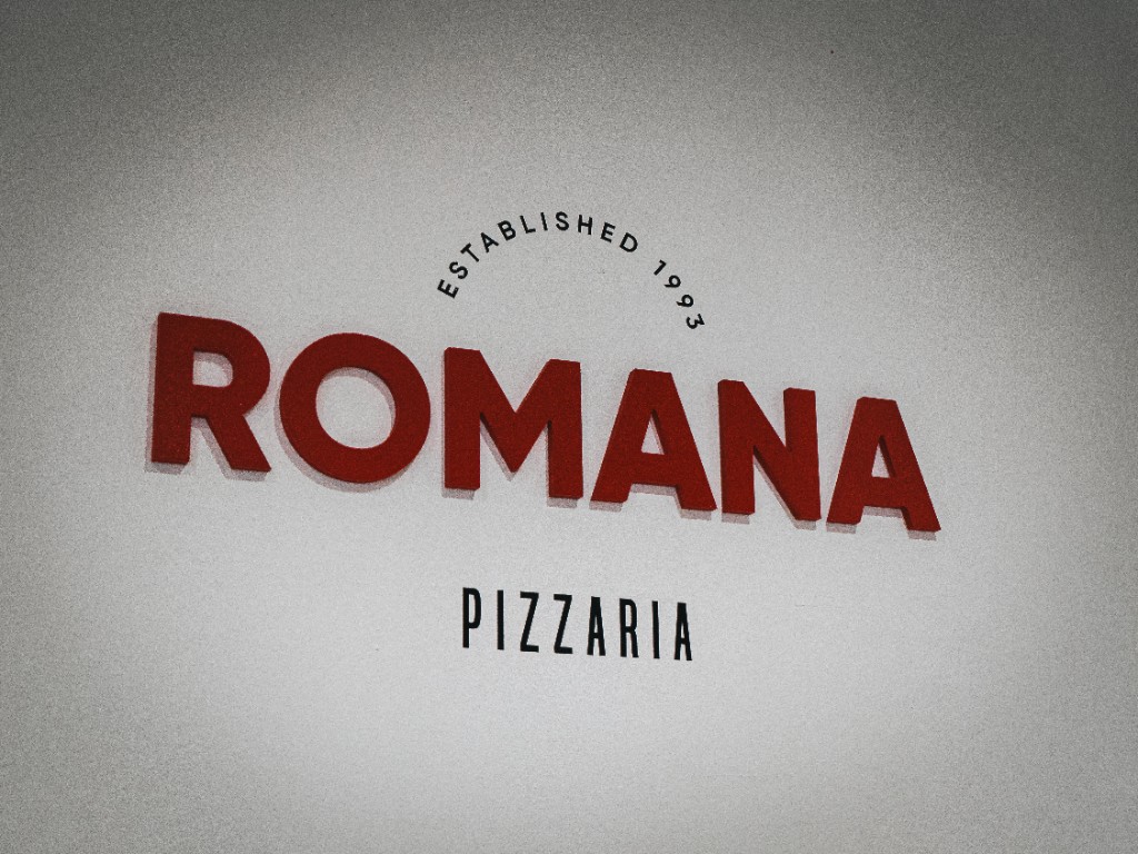 Letras 3D Romana Pizzaria na parede